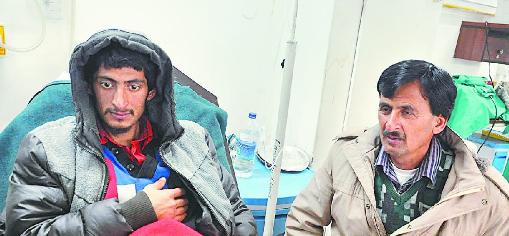  engineering students rescued from chandrekhani hills kullu.