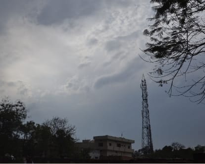 Rain created trouble in Uttar Pradesh.
