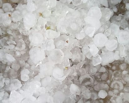 Rain created trouble in Uttar Pradesh.