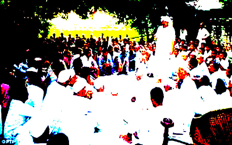  Father of accused sentenced to keep shoe on head by Panchayat 