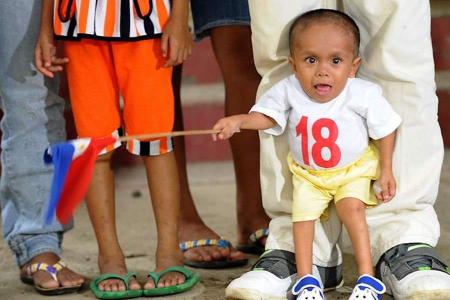 list of shortest people in the world