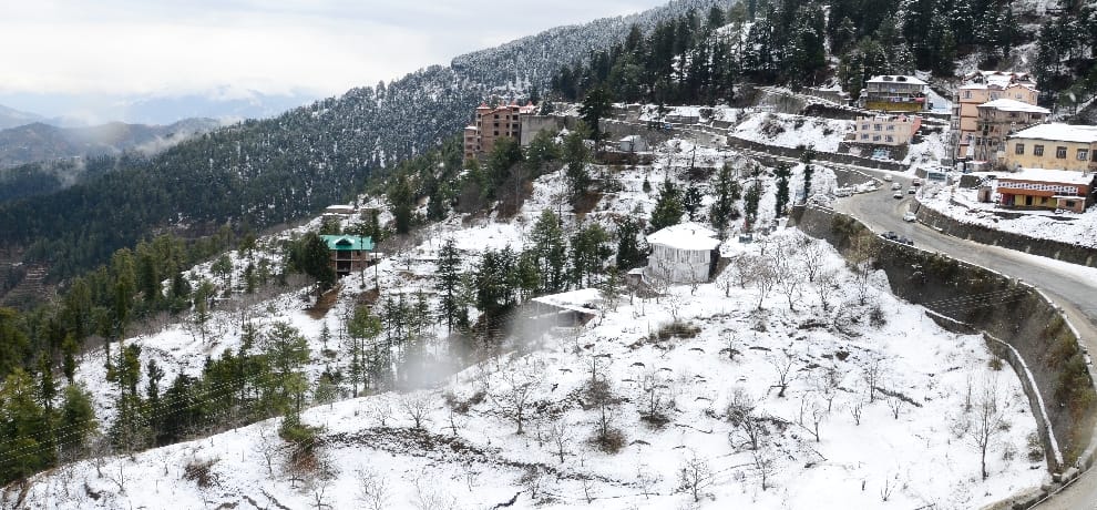 fresh snowfall at kufri shimla, see live photos.