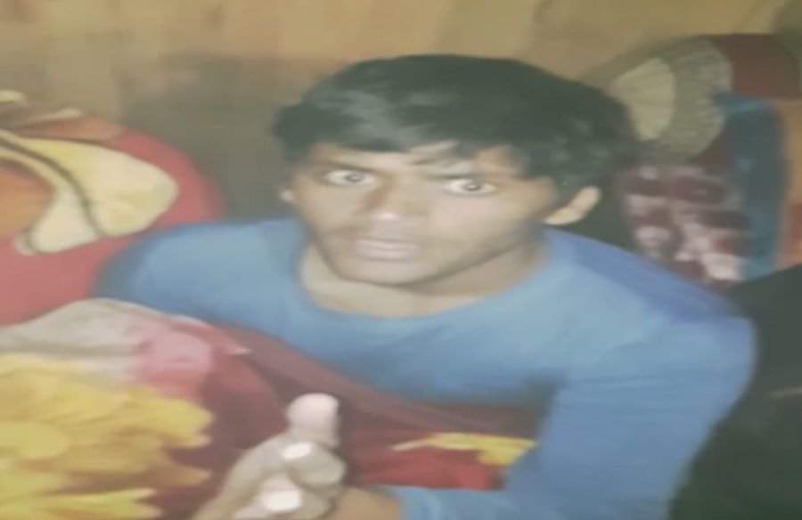 बर्फ में फंसे छात्र