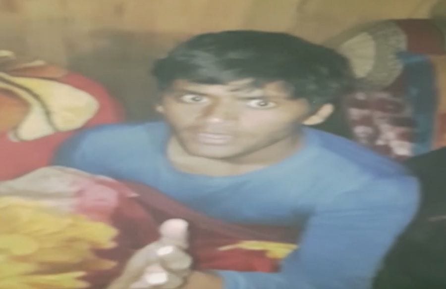 बर्फ में फंसे छात्र