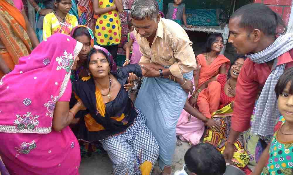 Suicide by hanging herself from the snare of young man