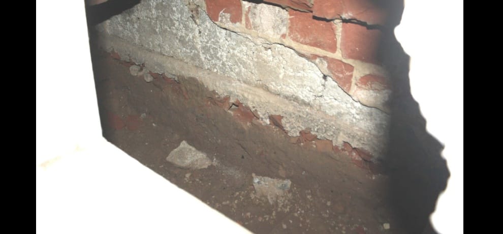 using tunnel in sewer thieves looted wedding material shop