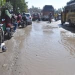 जम्मू की सड़कों पर पड़े गुड्ढे