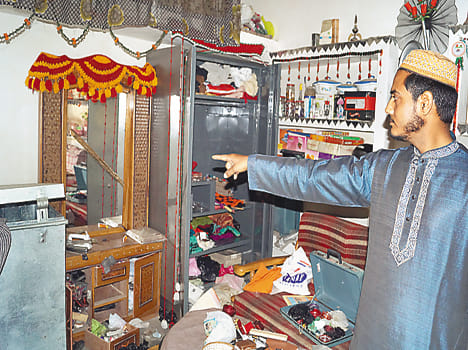 Theft deserted in houses
