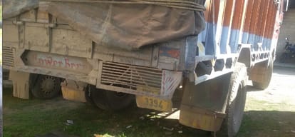  truck and bike accident at mandi, two died.
