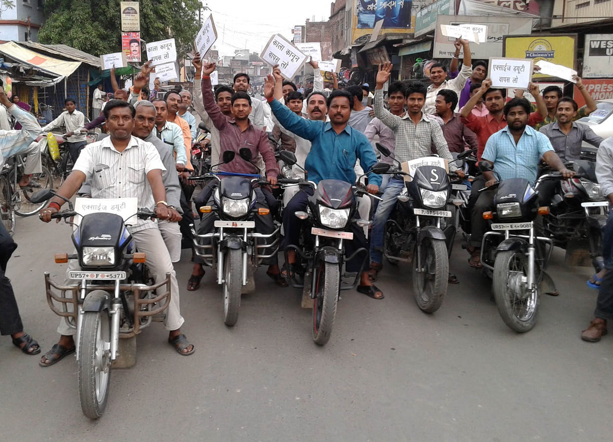 Bike marches businessmen