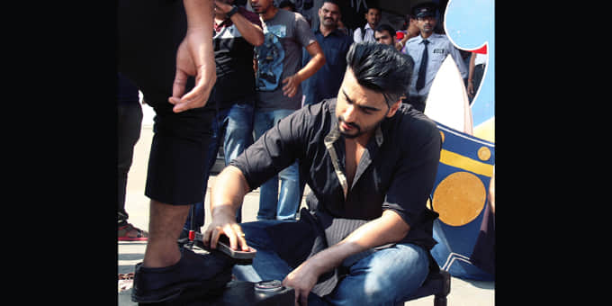 Arjun Kapoor Turns Shoeshine For TV Show in Mumbai
