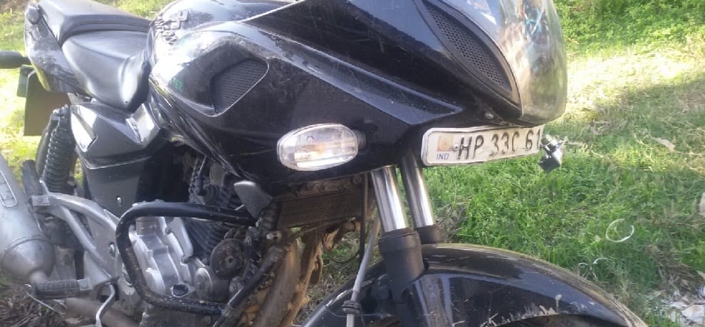  truck and bike accident at mandi, two died.