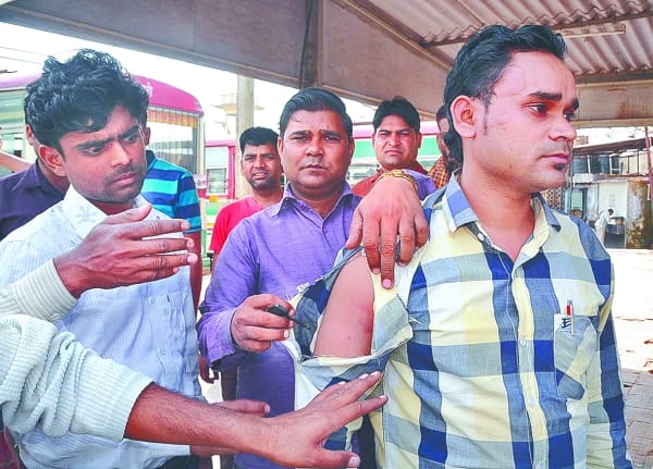 Metropolitan bus conductor Beaten, ruckus at police station