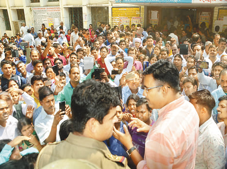 Counselling candidates during the commotion