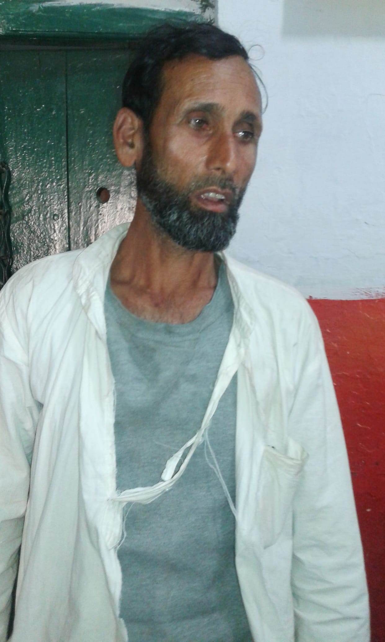 Filled the accused in court and beaten woman