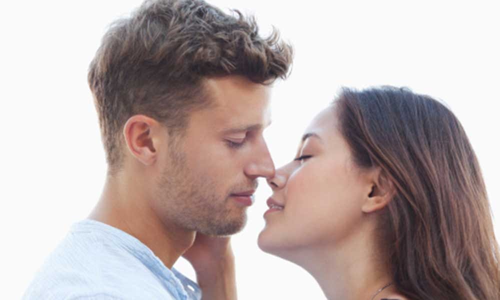Mistakes Guys Make While Kissing