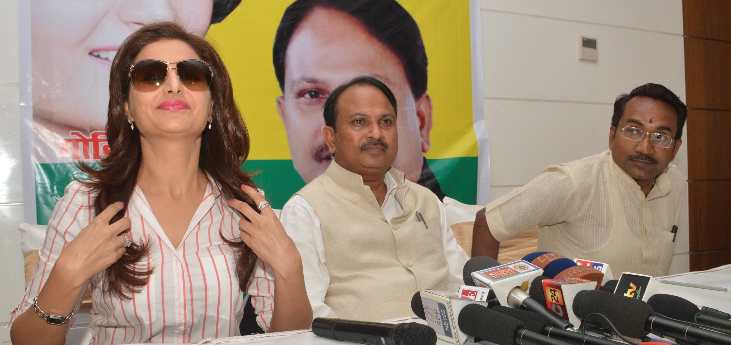 monika bedi denied to being poster girl of a political party