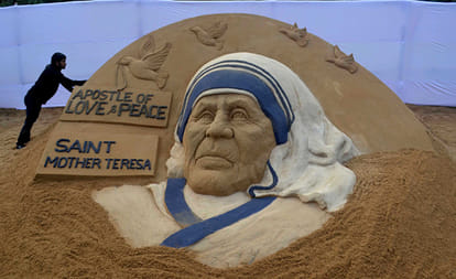 Mother Teresa to be made a saint in September