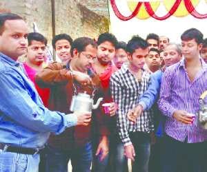 Bullion businessmen planted tea stall