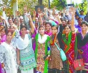 Contract personnel protest in blocks