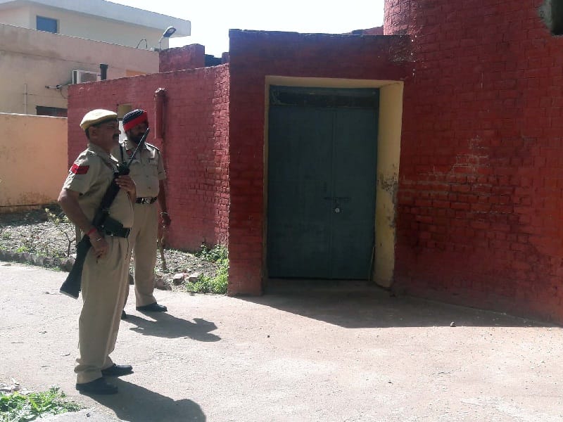 NIA team in pathankot, NIA click terrorist body picture, NIA take picture in pathankot, amritsar