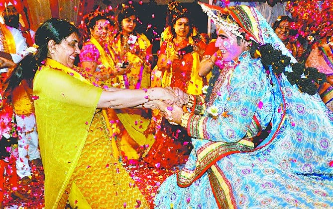 people dansing on hymns , imposed a chhpan bhog