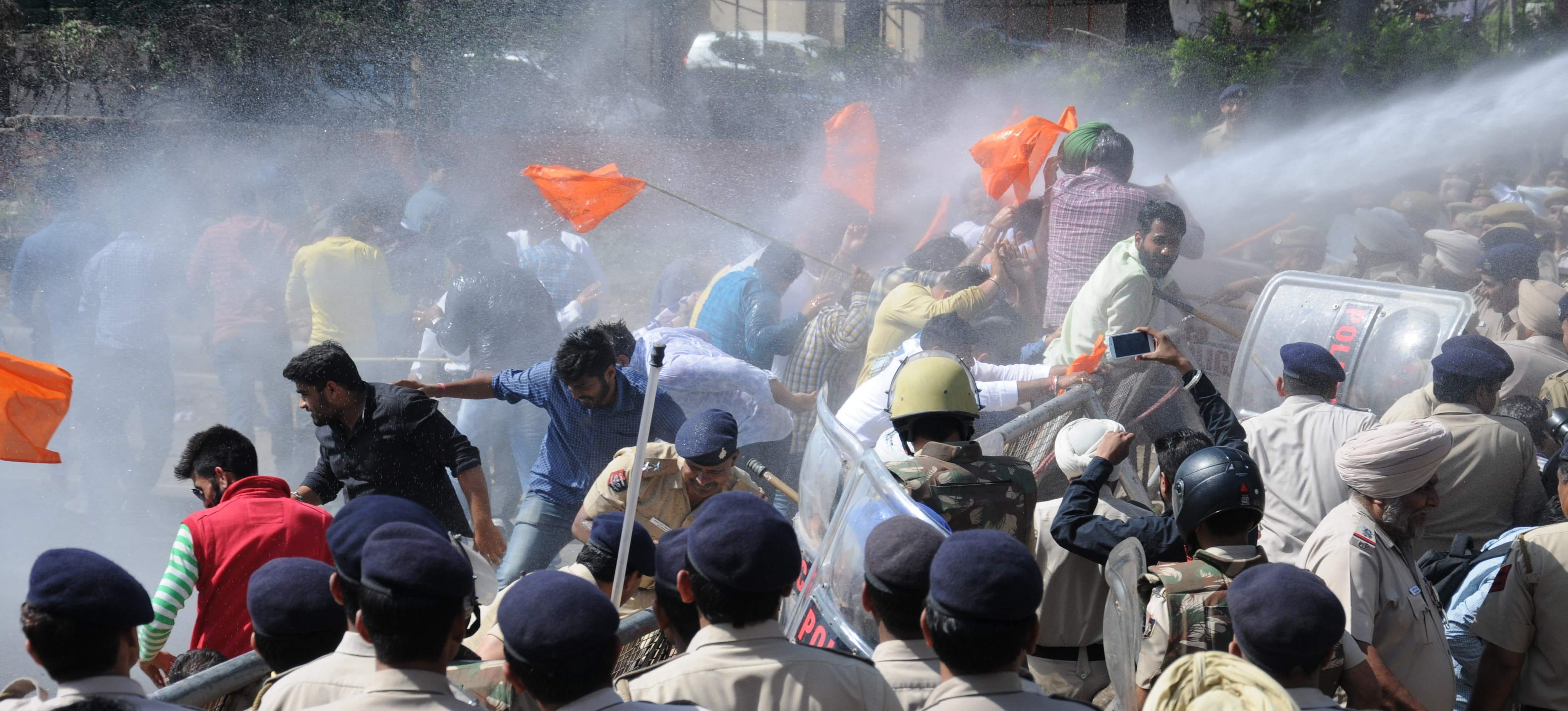 drug racket, abvp protest, abvp police clash, chandigarh, abvp