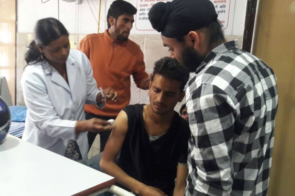 ABVP worker enter dav pg college with sword