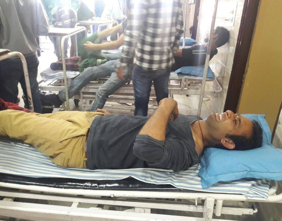 ABVP worker enter dav pg college with sword