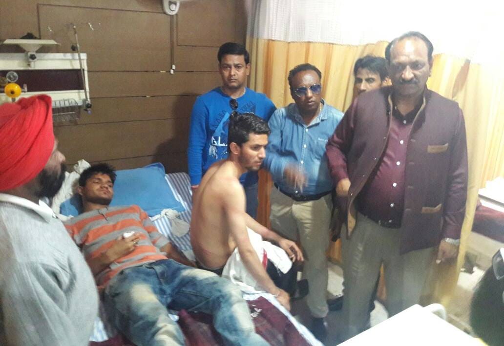 ABVP worker enter dav pg college with sword