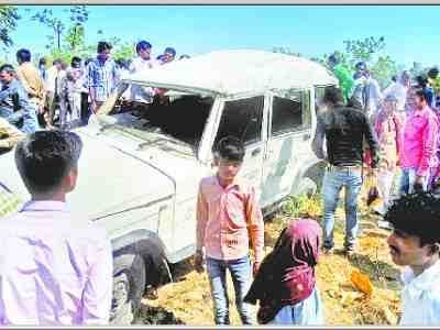 Upturned jeep tire bursts, 8 injured