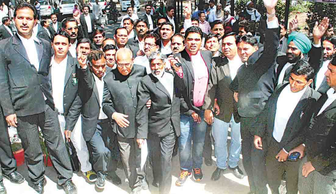  thousands of lawyers on strike in madhya pradesh