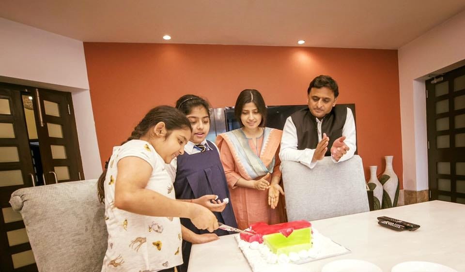 cm akhilesh celebrate 4 year of goverment with family