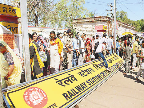  Entrance of the station board dropped averted disaster