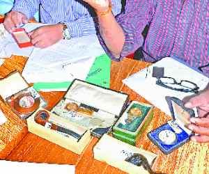goods of gumnami Baba create confusion
