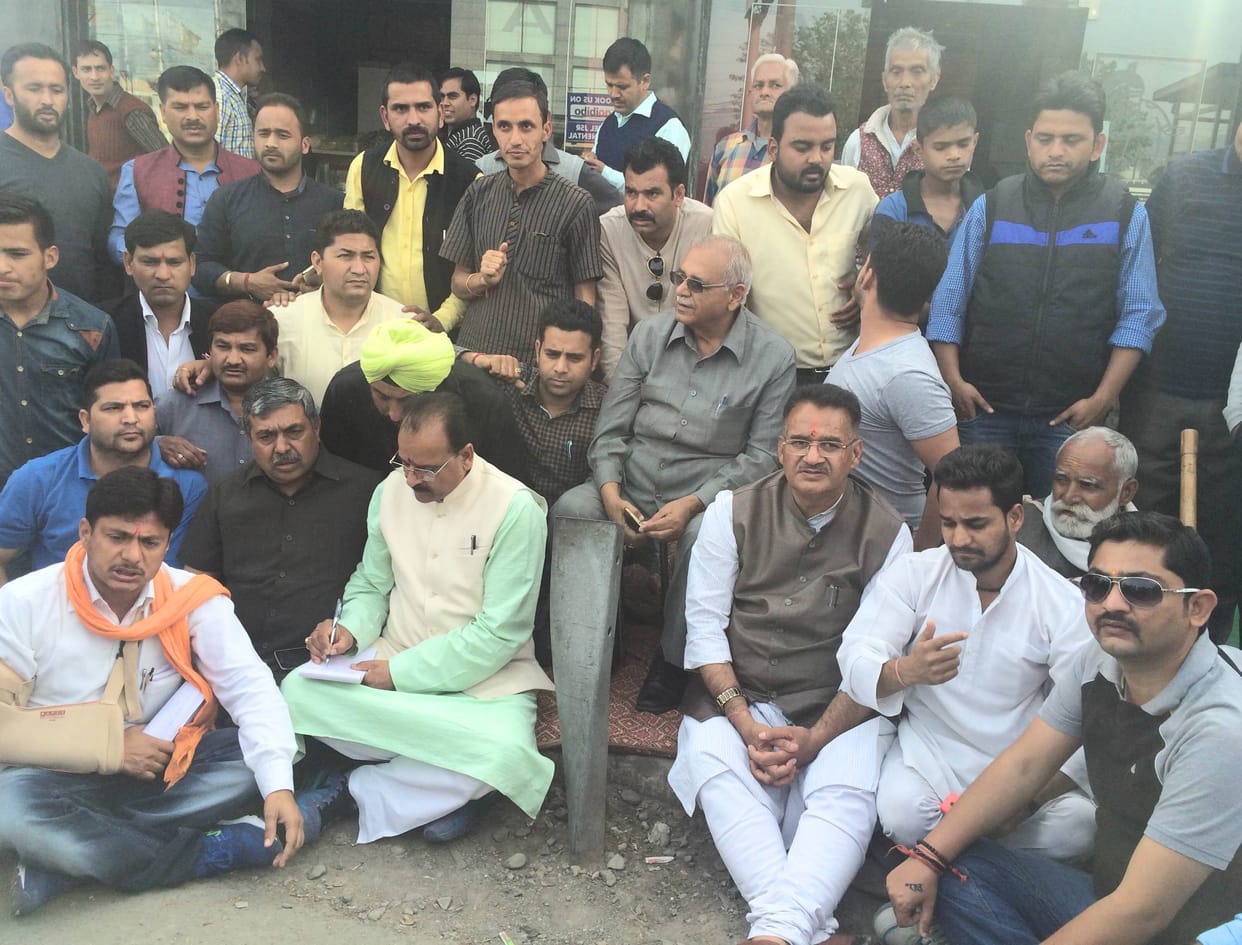 bjp mla protest in front of uttarakhand assembly