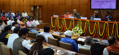 Former Union Minister take a class of Delhi BJP MLAs