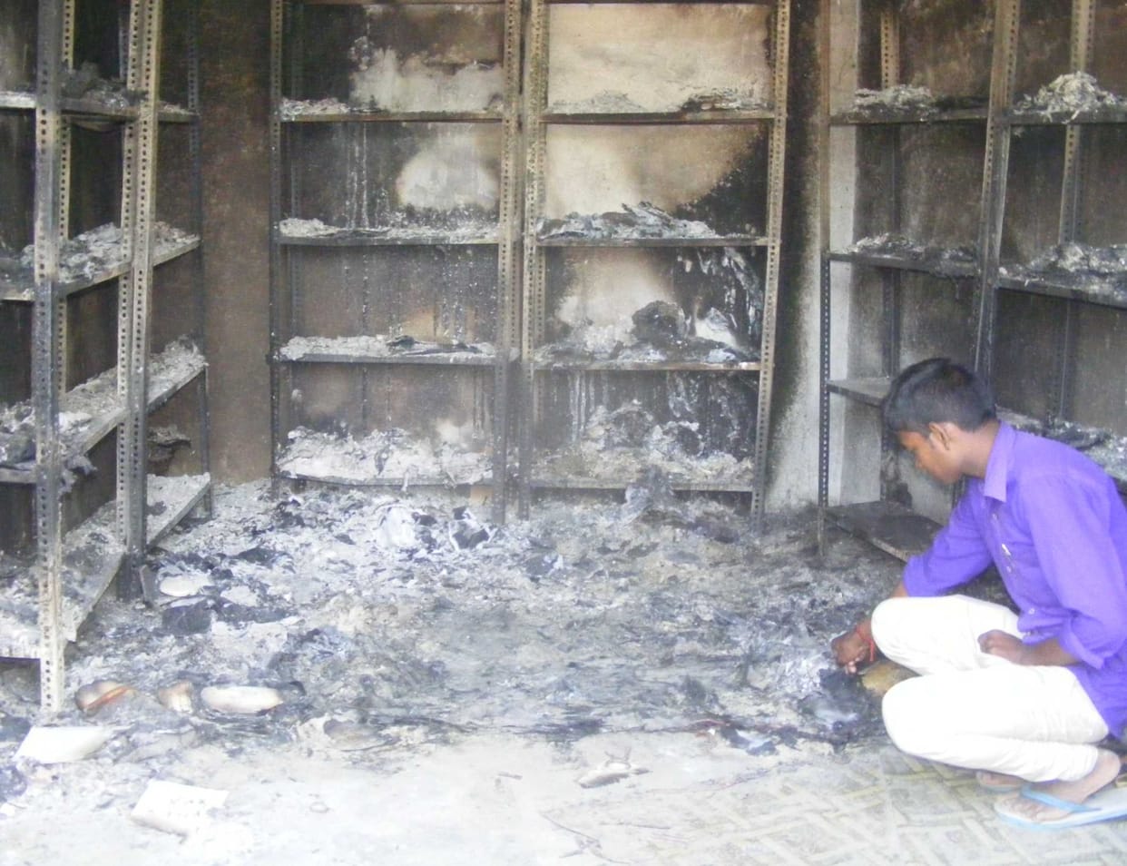 Clothing store fire, thousands of lighting accessories