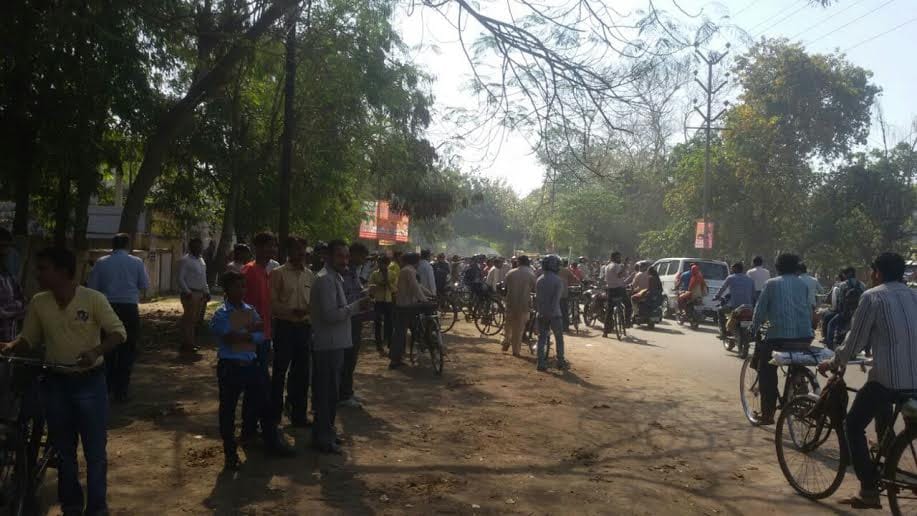 kanpur people set fire to a truck