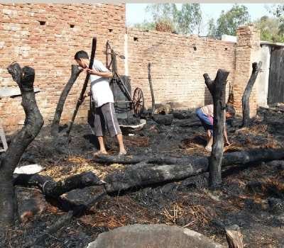 five houses burnt, boy injured