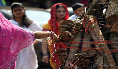 Timing of Holika dahan in varanasi