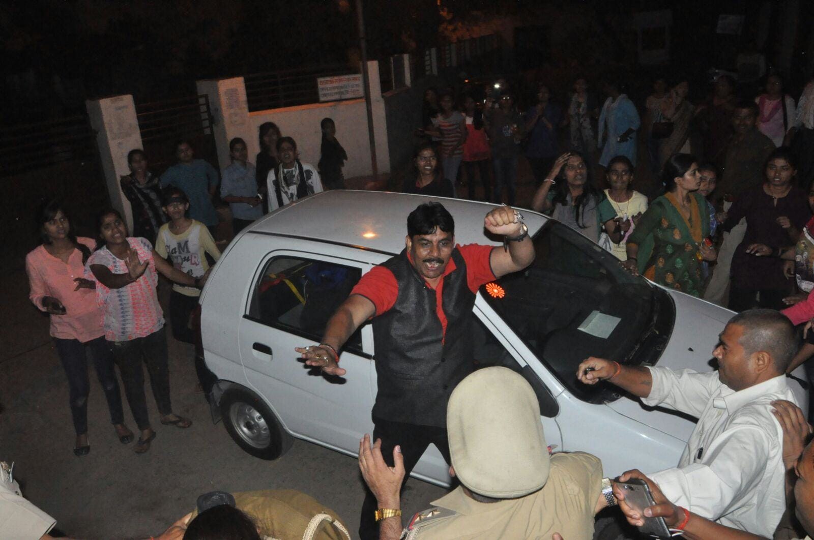 ruckus in kailash girls hostel in lucknow