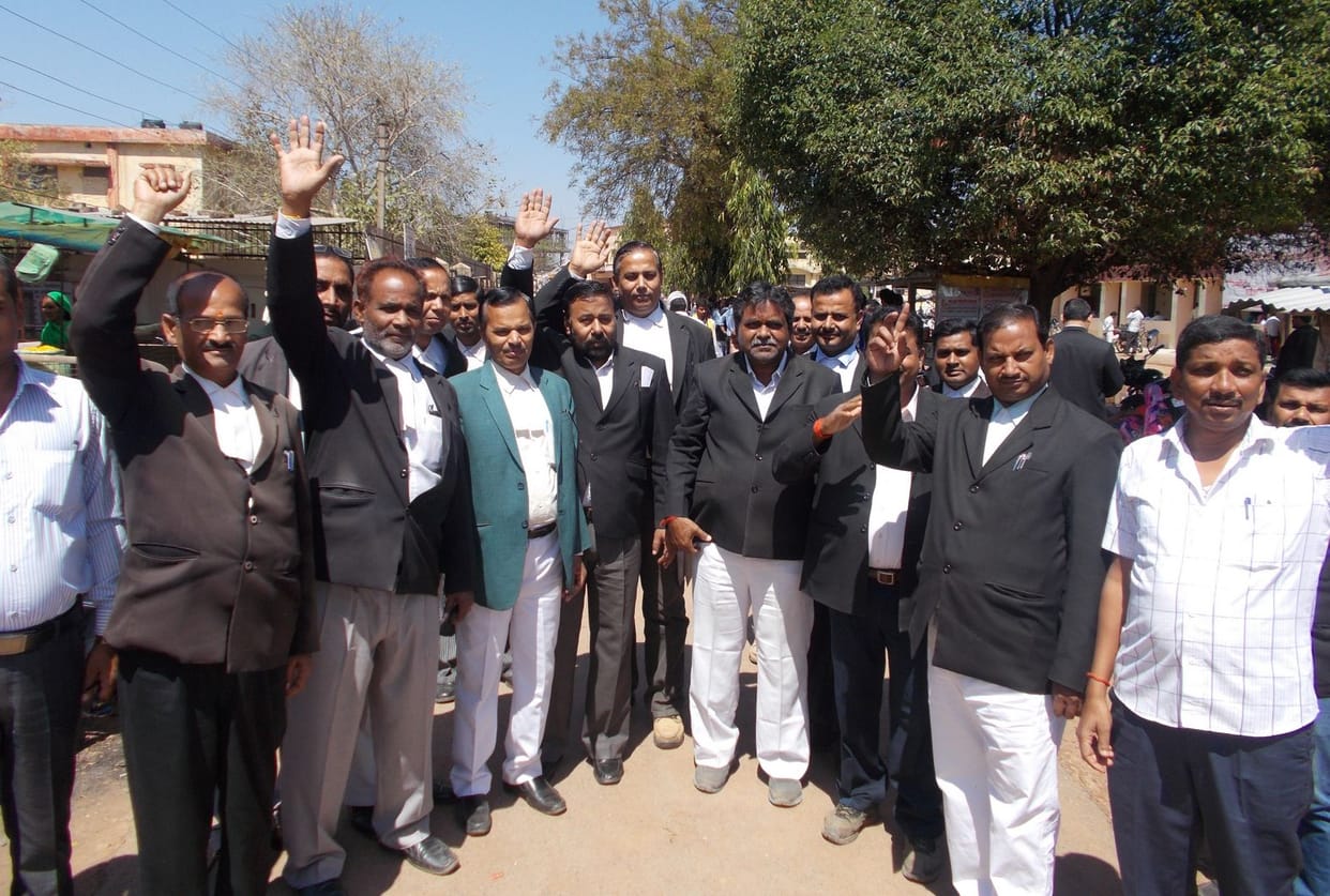 Advocate killing picketing in Sonbhadra