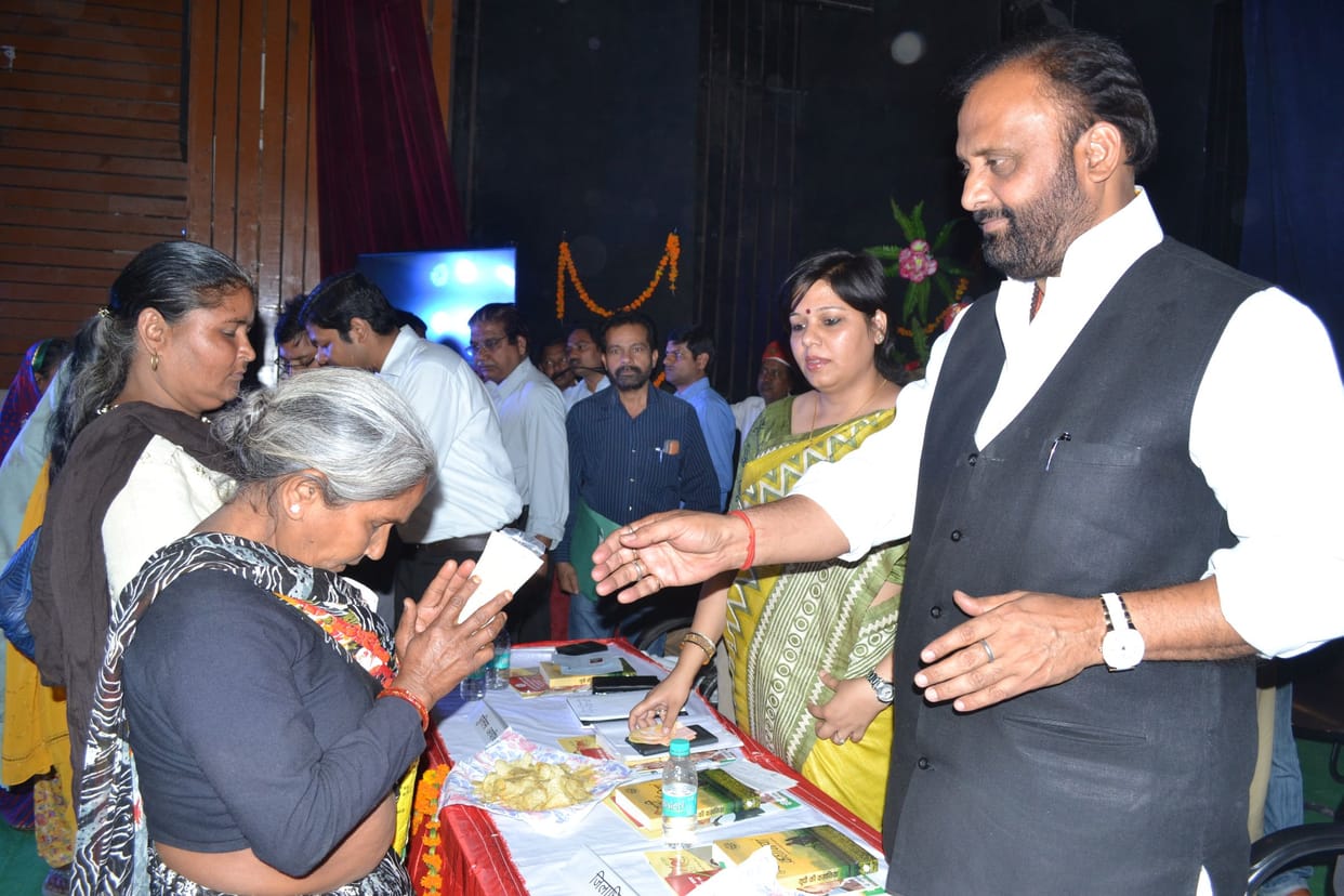 Minister DM patients and distributed eye glasses 19