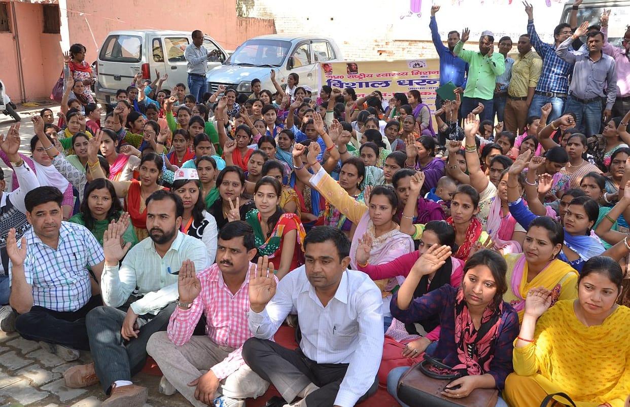  NRHM employees protest.