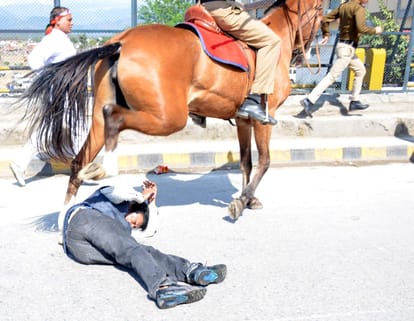 congress raise the police horse issue in assembly.