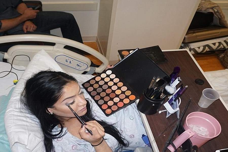 woman gives birth to while doing her makeup