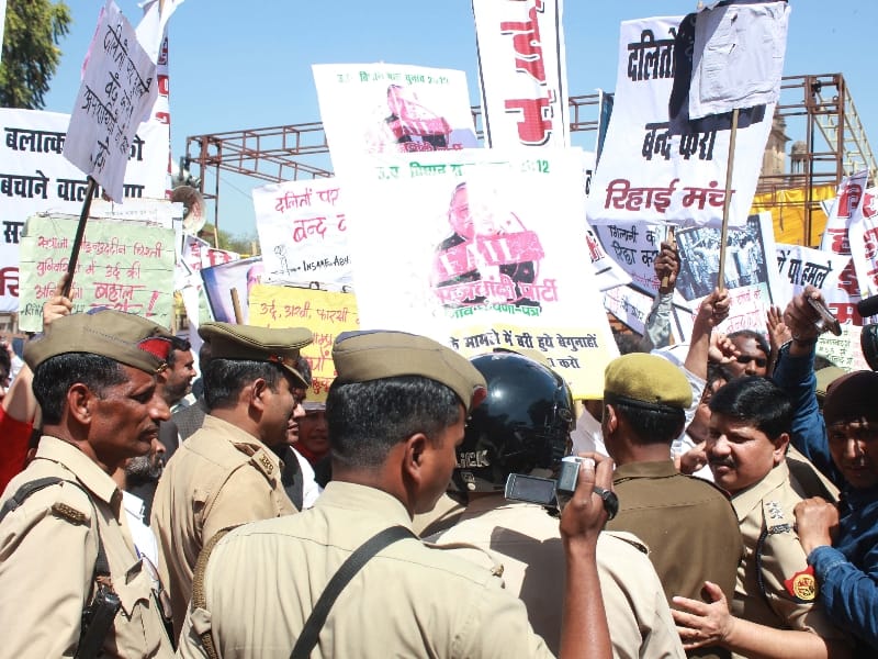  Huge protest against UP govt in Lucknow.