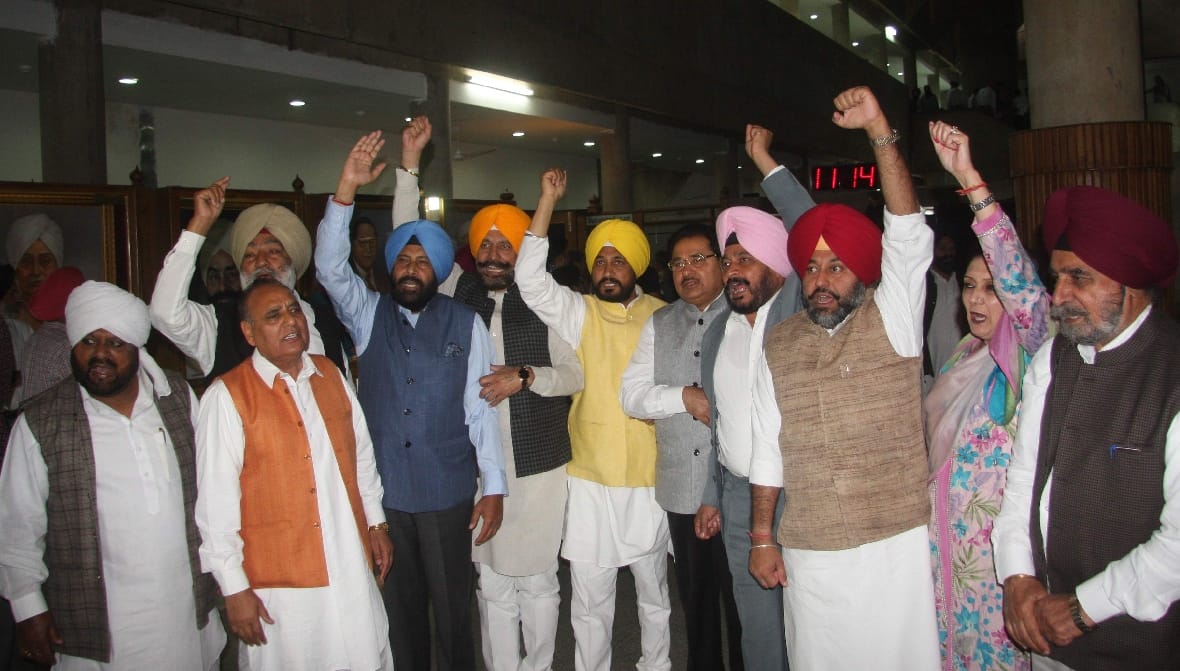 rampage of congress MLAs on SYL bill in punjab assembly