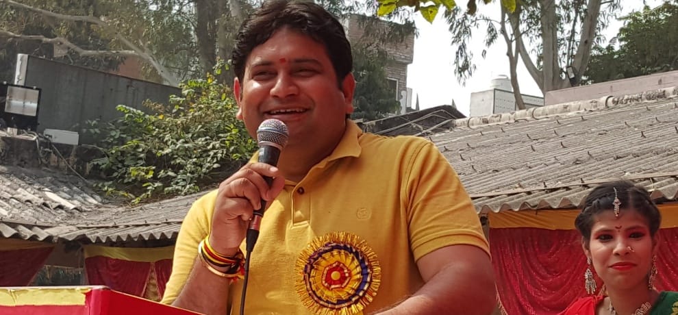 aap minister sandeep kumar insert plaque in school on wife name, rapped by kejriwal